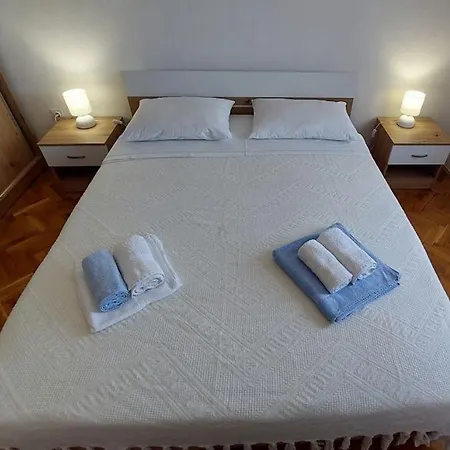 With Parking Space - 22185 * Cres